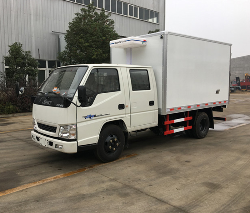 江鈴新順達雙排冷藏車(chē)