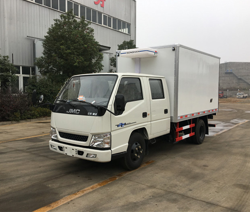 江鈴新順達雙排冷藏車(chē)