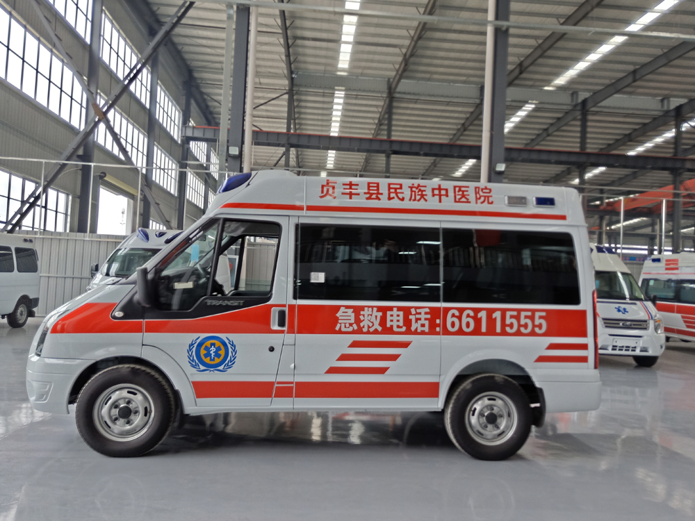 國六福特V348短軸中頂負壓救護車(chē)