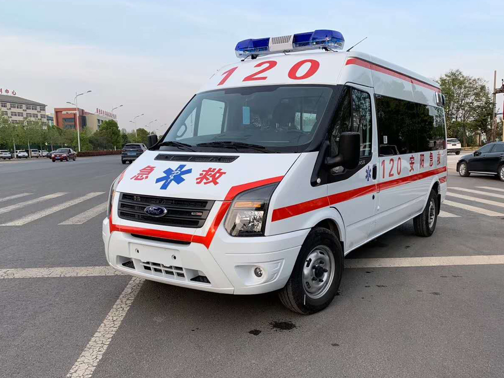 國六福特V348長(cháng)軸中頂救護車(chē)