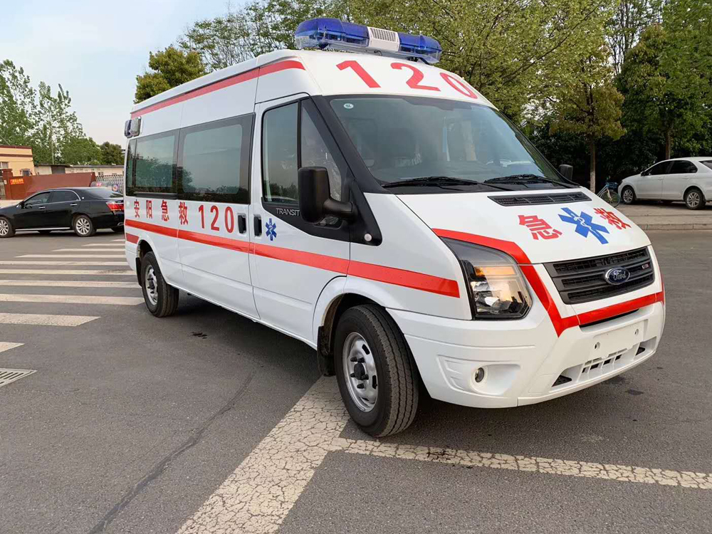 國六福特V348長(cháng)軸中頂救護車(chē)