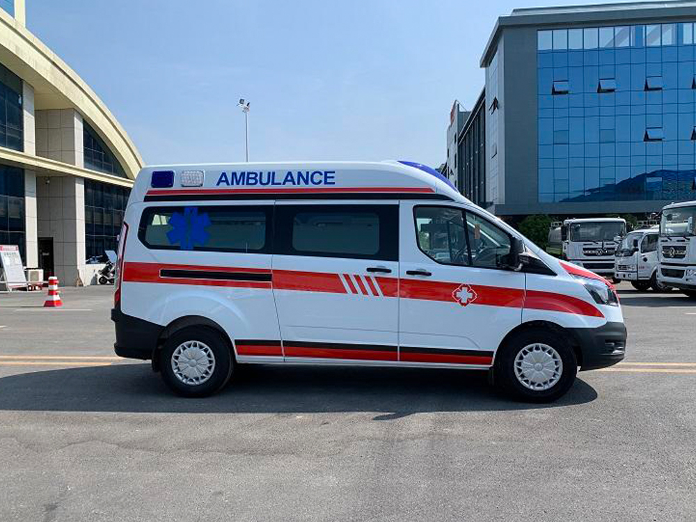 國六新全順V362中軸中頂負壓救護車(chē)