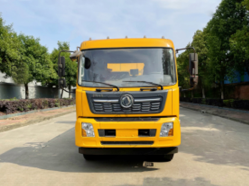 東風(fēng)天錦防撞緩沖車(chē)