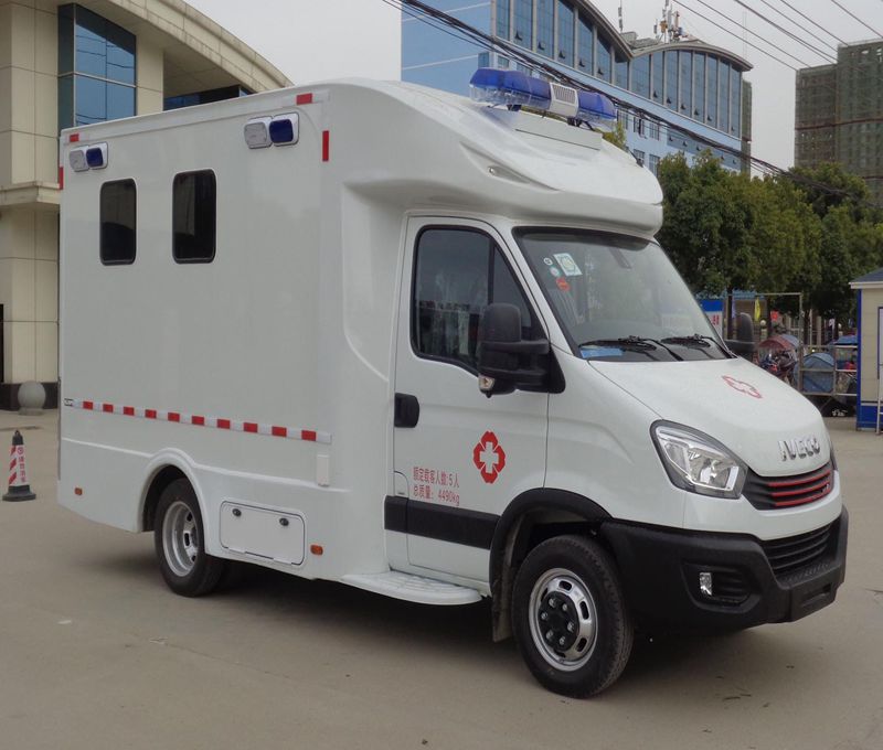 依維柯CLW5047XJHNJ6型救護車(chē)