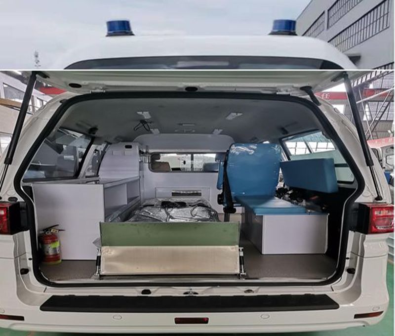 東風(fēng)CLW5020XJHCD6型救護車(chē)