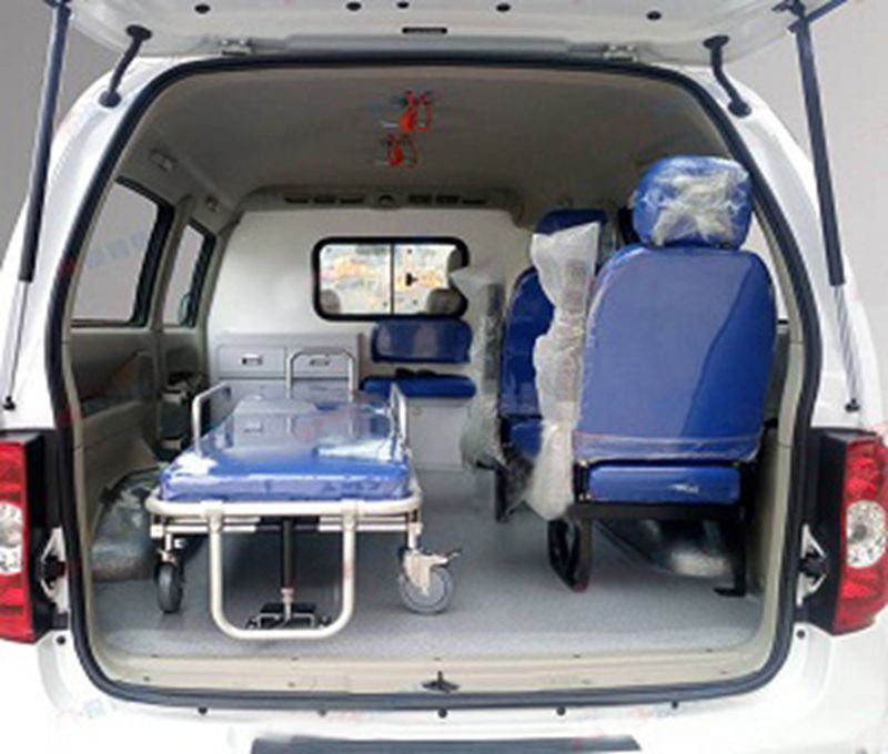 上汽大通CLW5030XJH6CD型救護車(chē)