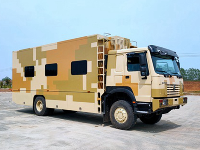 重汽豪沃四驅12人宿營(yíng)車(chē)