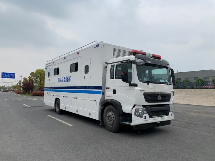 重汽豪沃應急指揮車(chē)