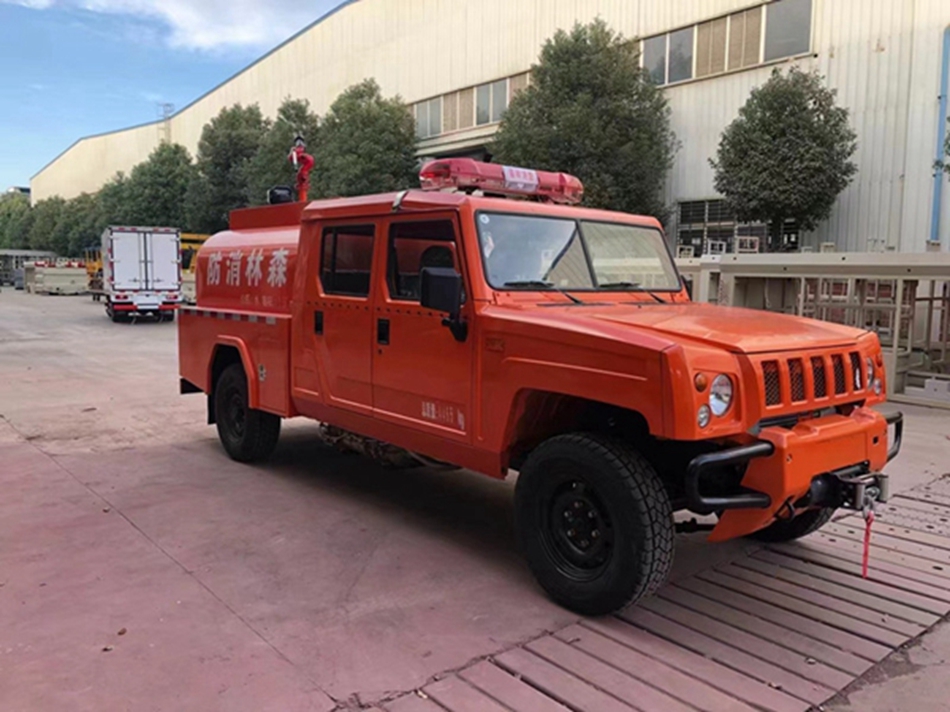 勇士1.5噸雙排供水車(chē)