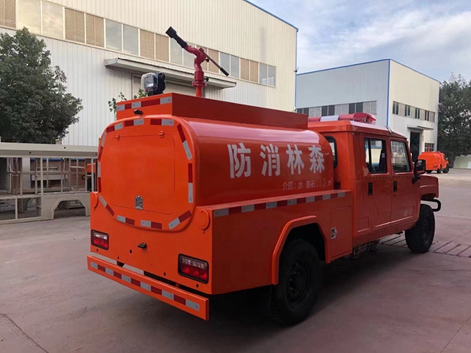 勇士1.5噸雙排供水車(chē)