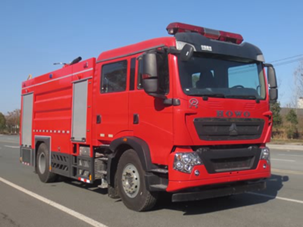 重汽8噸泡沫消防車(chē)