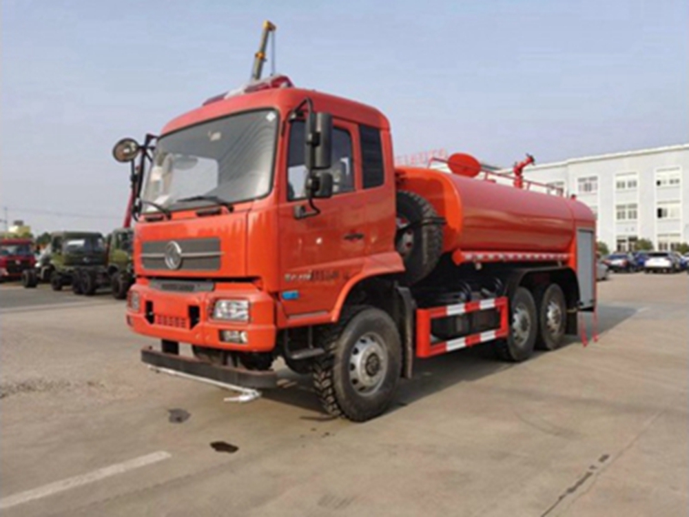 國六8.5方六驅森林消防車(chē)