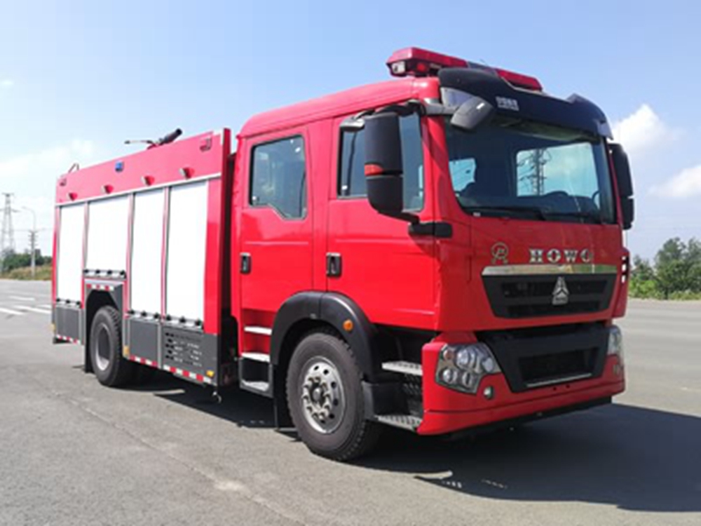 東風(fēng)6噸泡沫消防車(chē)