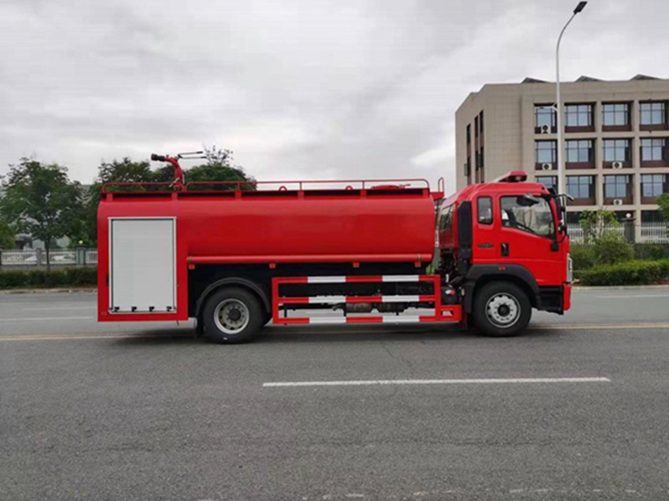 重汽12噸森林供水車(chē)