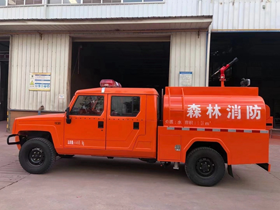 勇士1.5噸雙排供水車(chē)