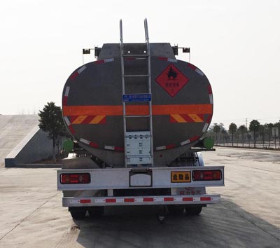 程力威牌CLW5181GYYLD6型鋁合金運油車(chē)