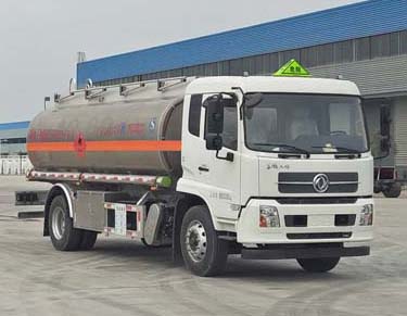 程力威牌CLW5181GYYLD6型鋁合金運油車(chē)